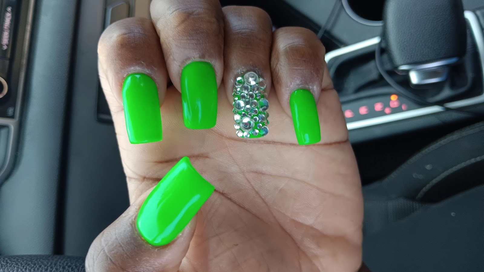 Queen Nails nail photo 3